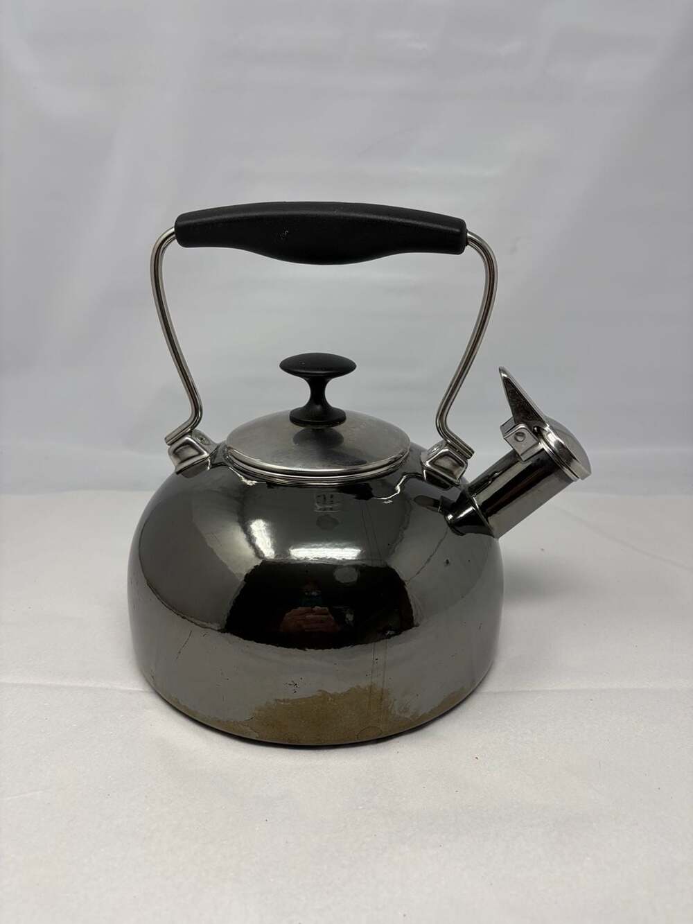 Chantal Classic Onyx Black Enamel-on-Steel Whistling Tea Kettle W/ Blue Interior